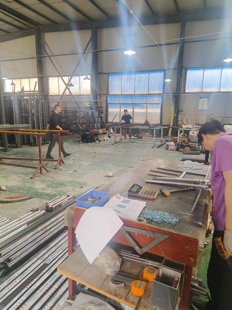 鋁合金門窗設(shè)計(jì)與制造 忙碌而充實(shí)的一天